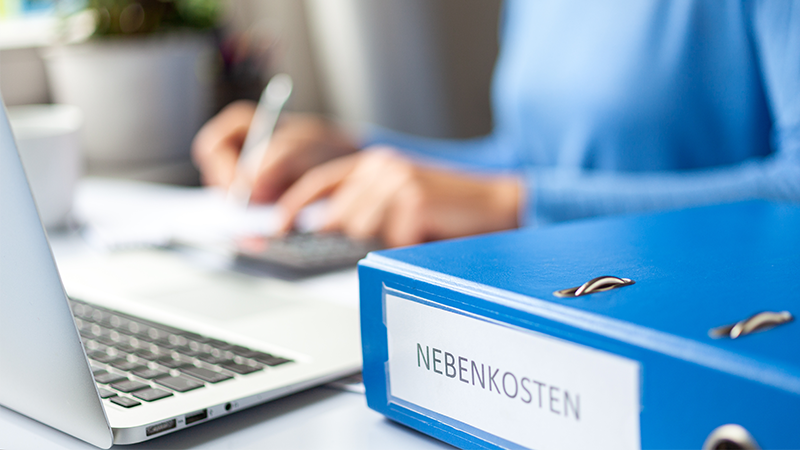 Ein Aktenordner mit der Aufschrift Nebenkosten Ein Aktenordner mit der Aufschrift Nebenkosten